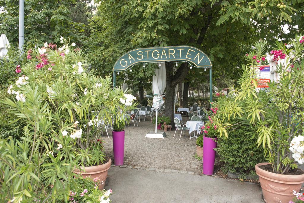 Hotel Bergwirt Schoenbrunn Vienna Exterior photo