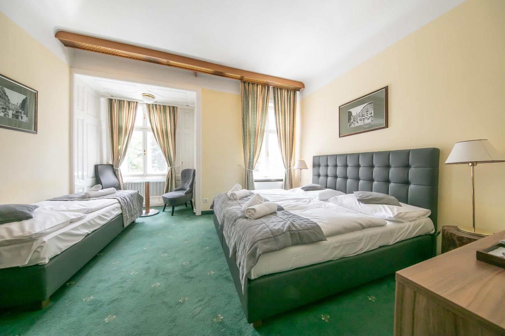 Hotel Bergwirt Schoenbrunn Vienna Exterior photo