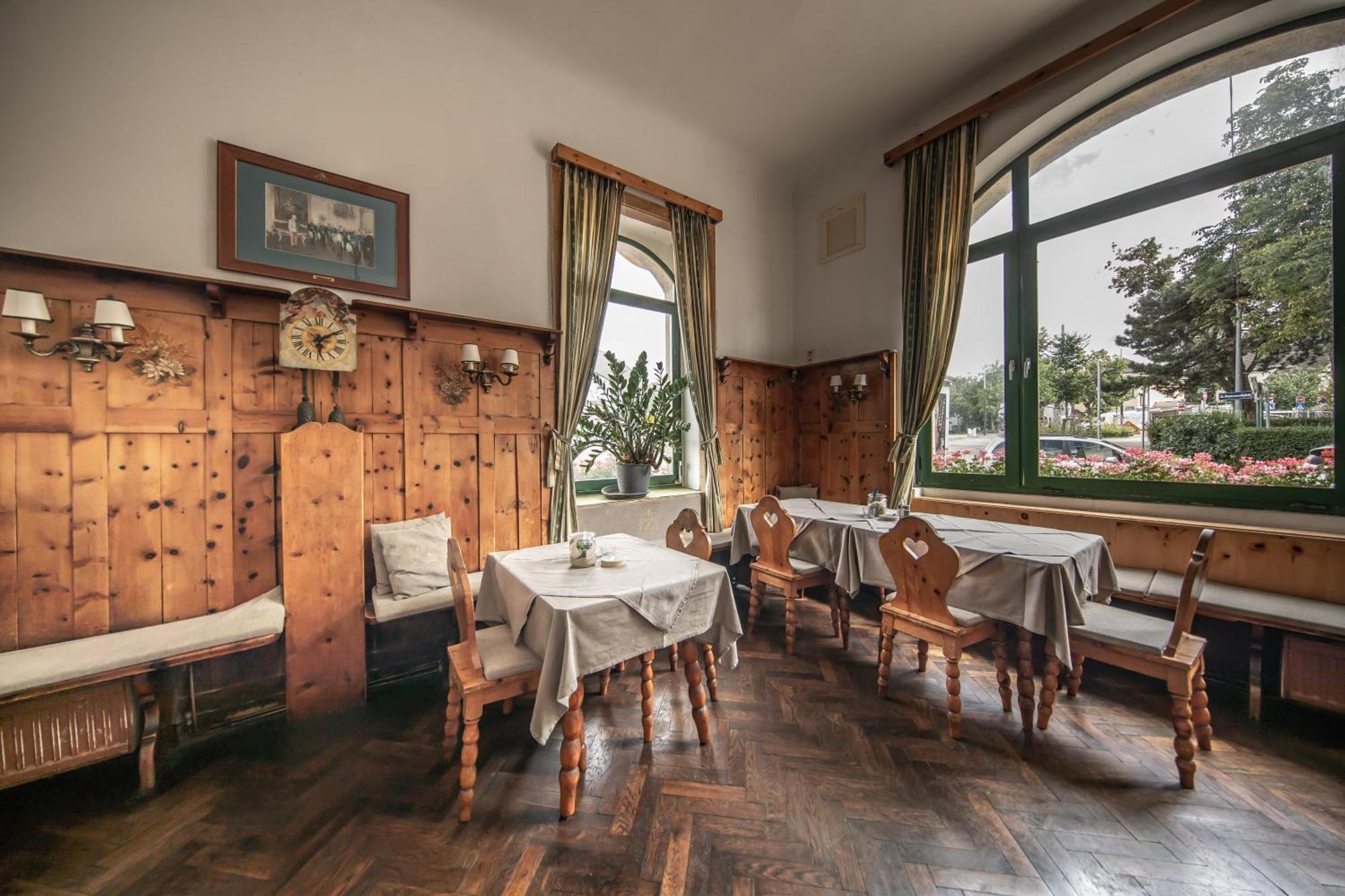 Hotel Bergwirt Schoenbrunn Vienna Exterior photo
