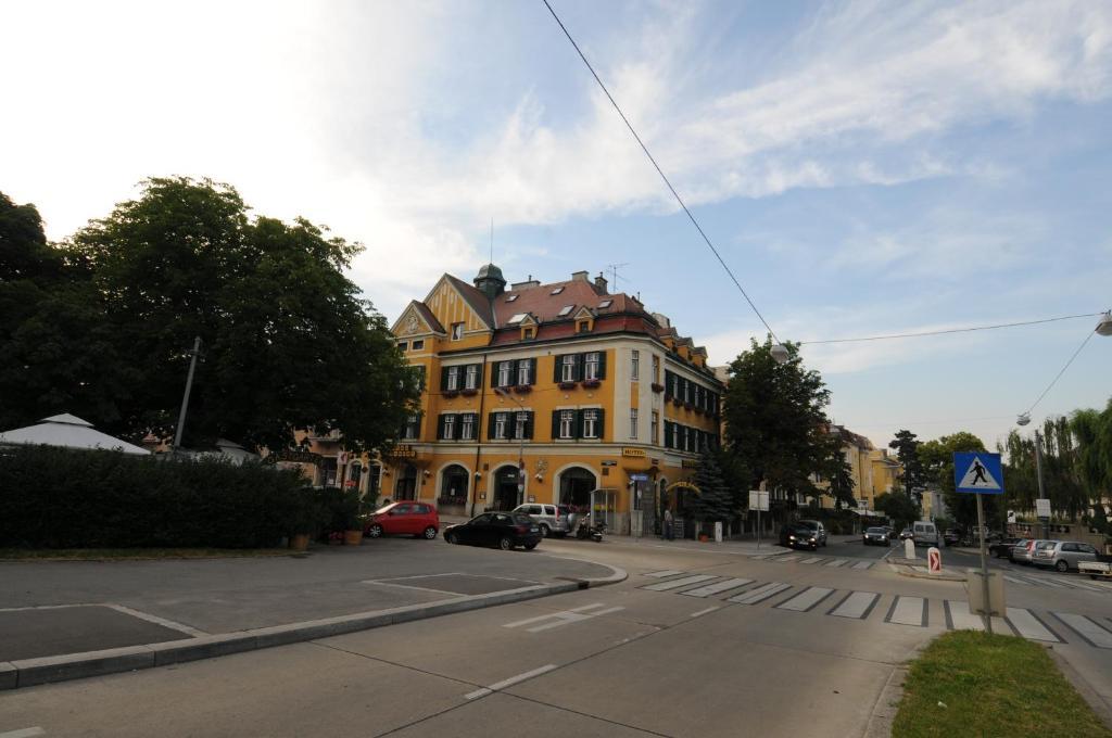 Hotel Bergwirt Schoenbrunn Vienna Exterior photo